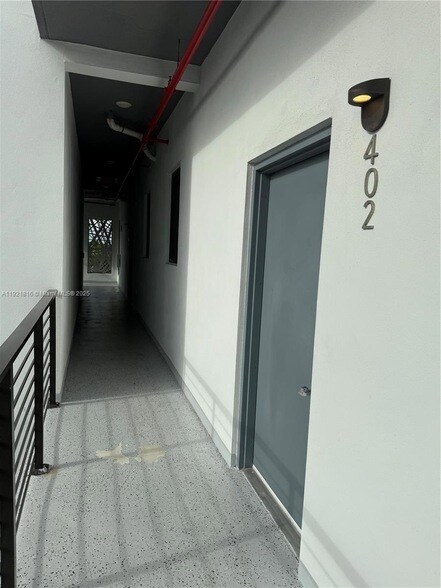 Building Photo - 859 E 24th St