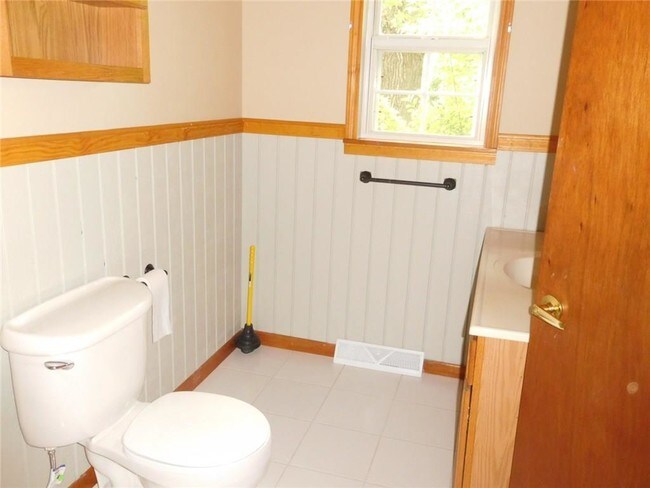 Building Photo - 309 Crestview Dr