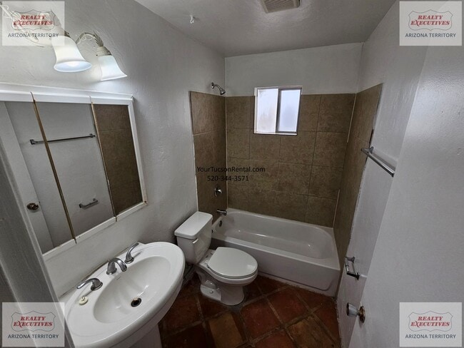 Building Photo - Grant & Silverbell Rd 3/1.5 with A/C $500 Security Deposit