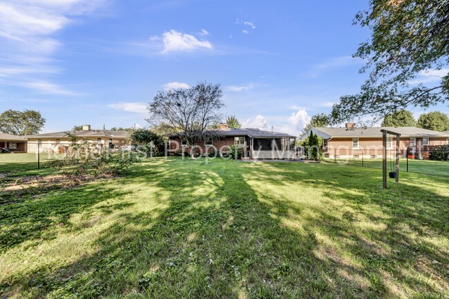 Building Photo - 118 Meadowlark Dr