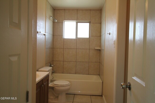 Building Photo - 9145 Begonia Pl