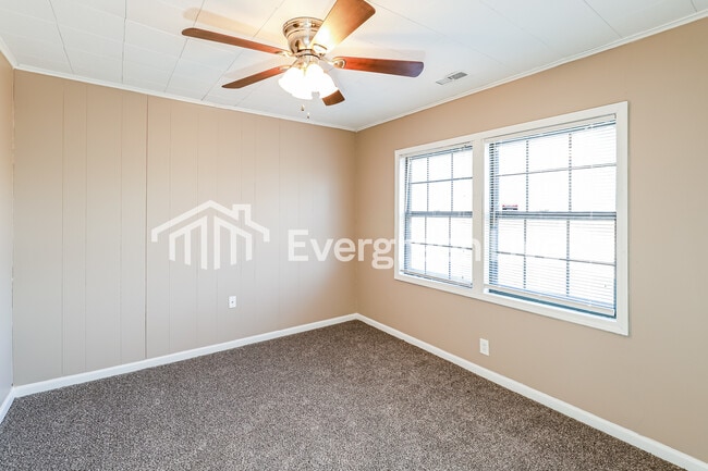 Building Photo - 6629 Parkview Ave