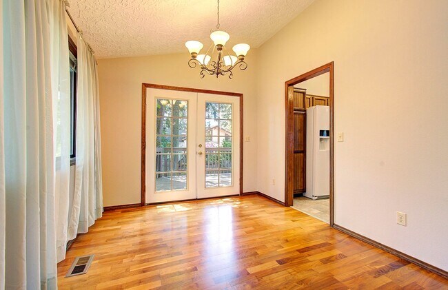 Building Photo - Spacious 3-Bedroom Home with Private Backyard Oasis