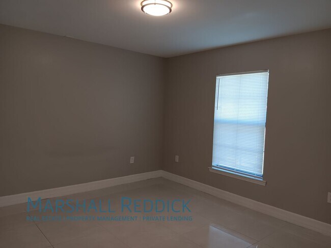 Building Photo - 3/2/1 in lehigh off Gunnery