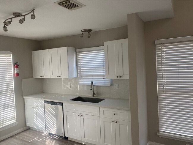 Building Photo - 7519 San Benito Dr