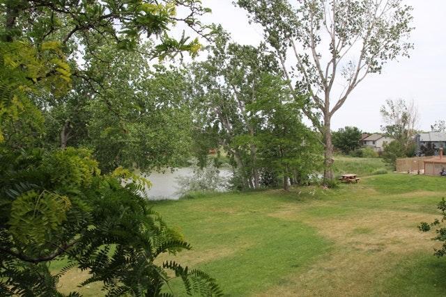 green space in back of building - 6505 Kalua Rd