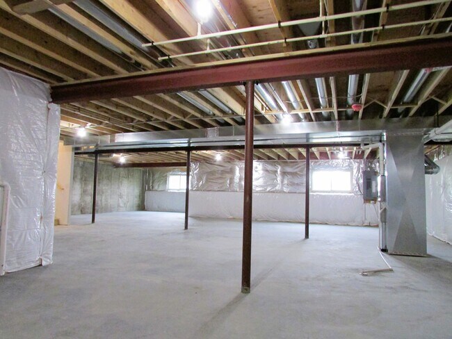 Building Photo - 981 Meadow Ln