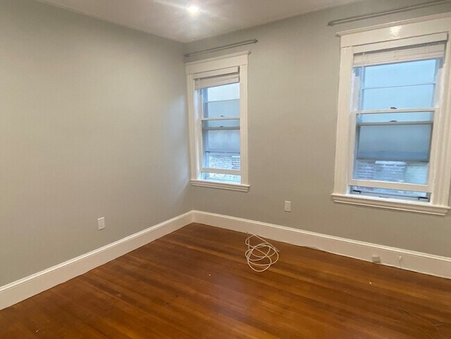 Building Photo - 811 Somerville Ave