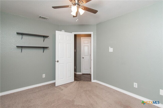 Building Photo - 2001 Matt Dr