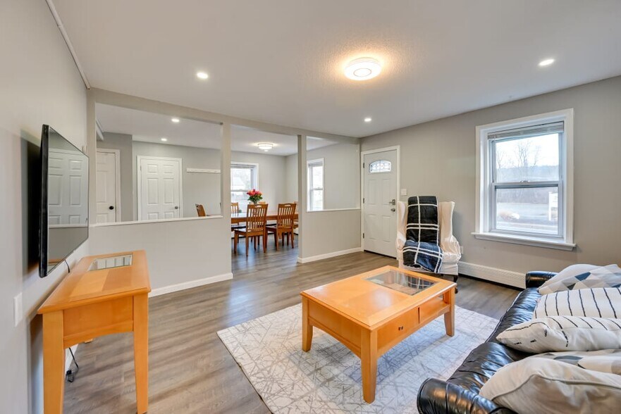 Living room - 29 Old Farms Rd