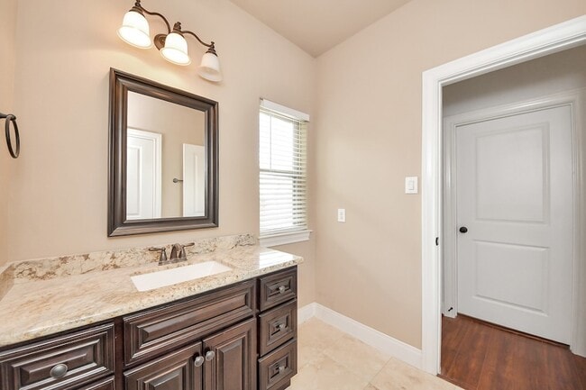 Building Photo - 11045 Upland Forest Dr