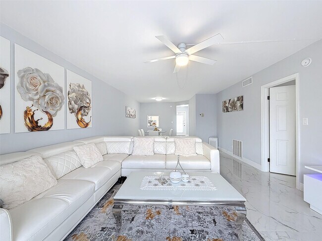 Building Photo - 2731 NE 14th Street Causeway