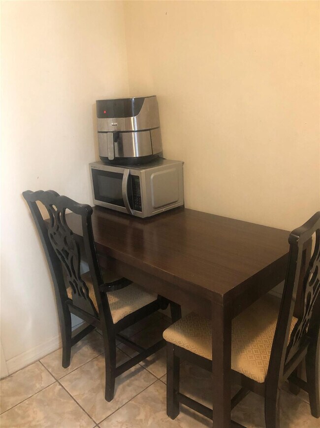 Building Photo - 17131 NW 32 Ct