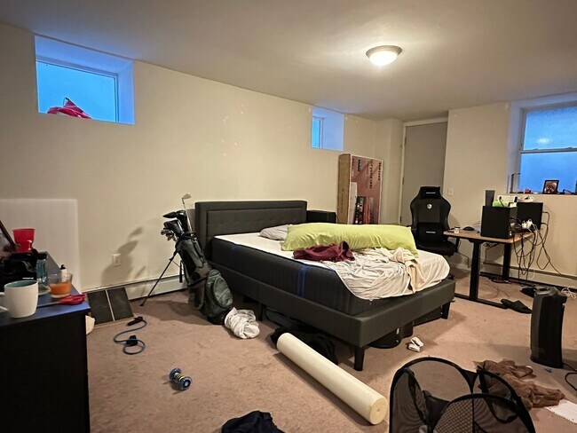 Building Photo - Mission Hill 5 -Bed