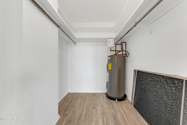 Building Photo - 1224 S Peninsula Dr