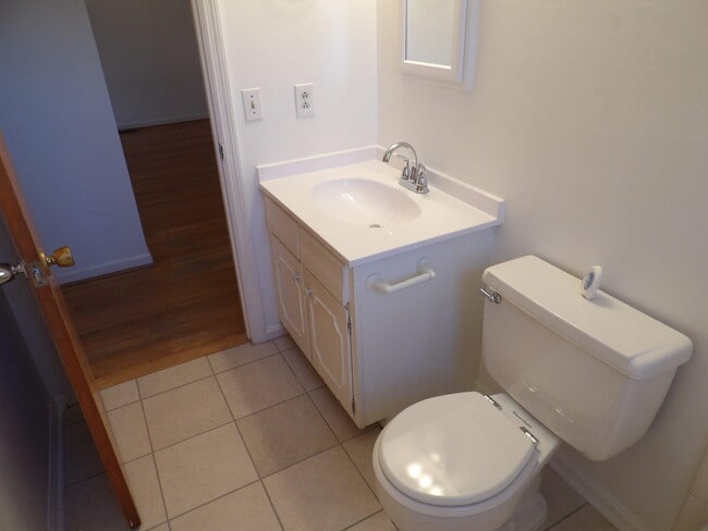 Building Photo - 837 Malabu Dr
