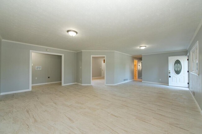 Building Photo - 8909 Channing Dr