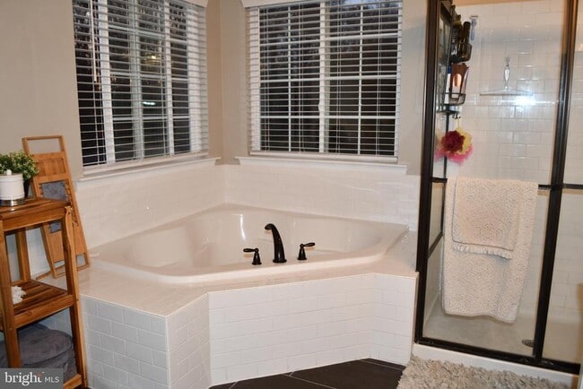 Building Photo - 848 Chestnut Ridge Dr