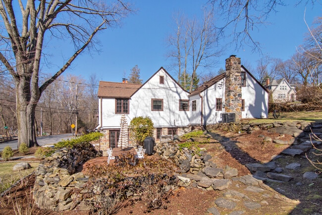 Building Photo - 116 Potter Rd