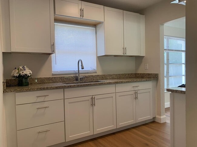 Building Photo - Updated 3 Bedroom 2 Bath in Central Gulfport