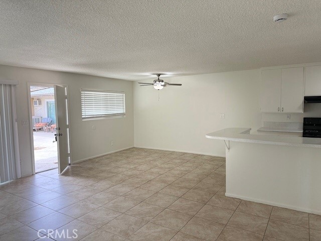 Building Photo - 685 E Vista Chino