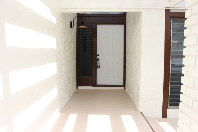 Building Photo - 1279 Kaeleku St