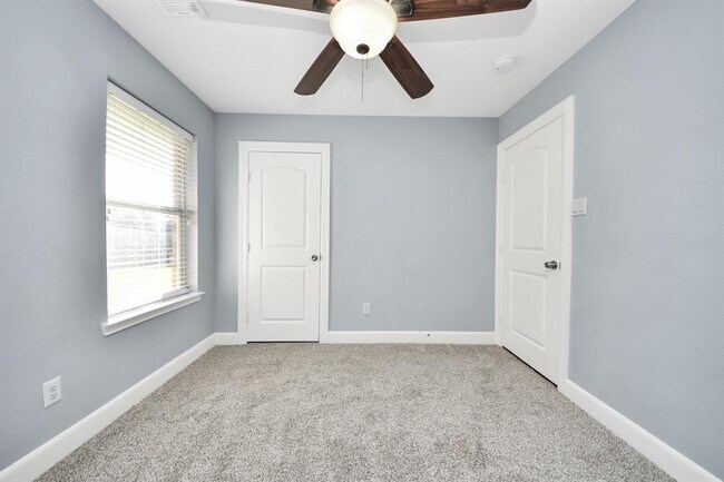 Building Photo - 333 Mammoth Springs Ln