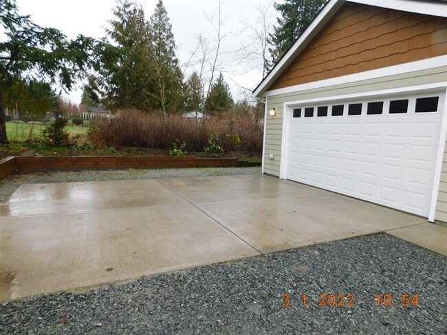 Building Photo - Single Family Home located in a quiet, pea...