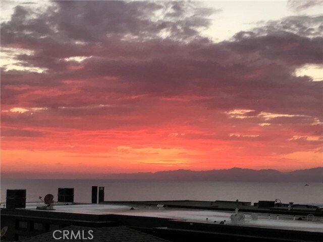 Building Photo - 3208 Ocean Dr