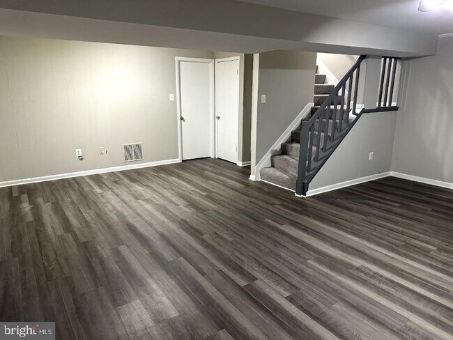 Building Photo - 8121 Fenwick Ct