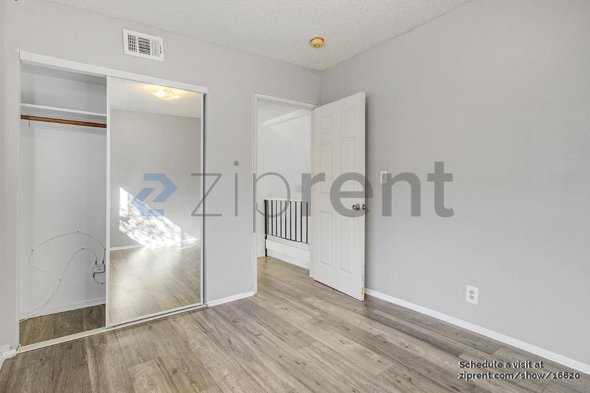 Building Photo - Unit 13