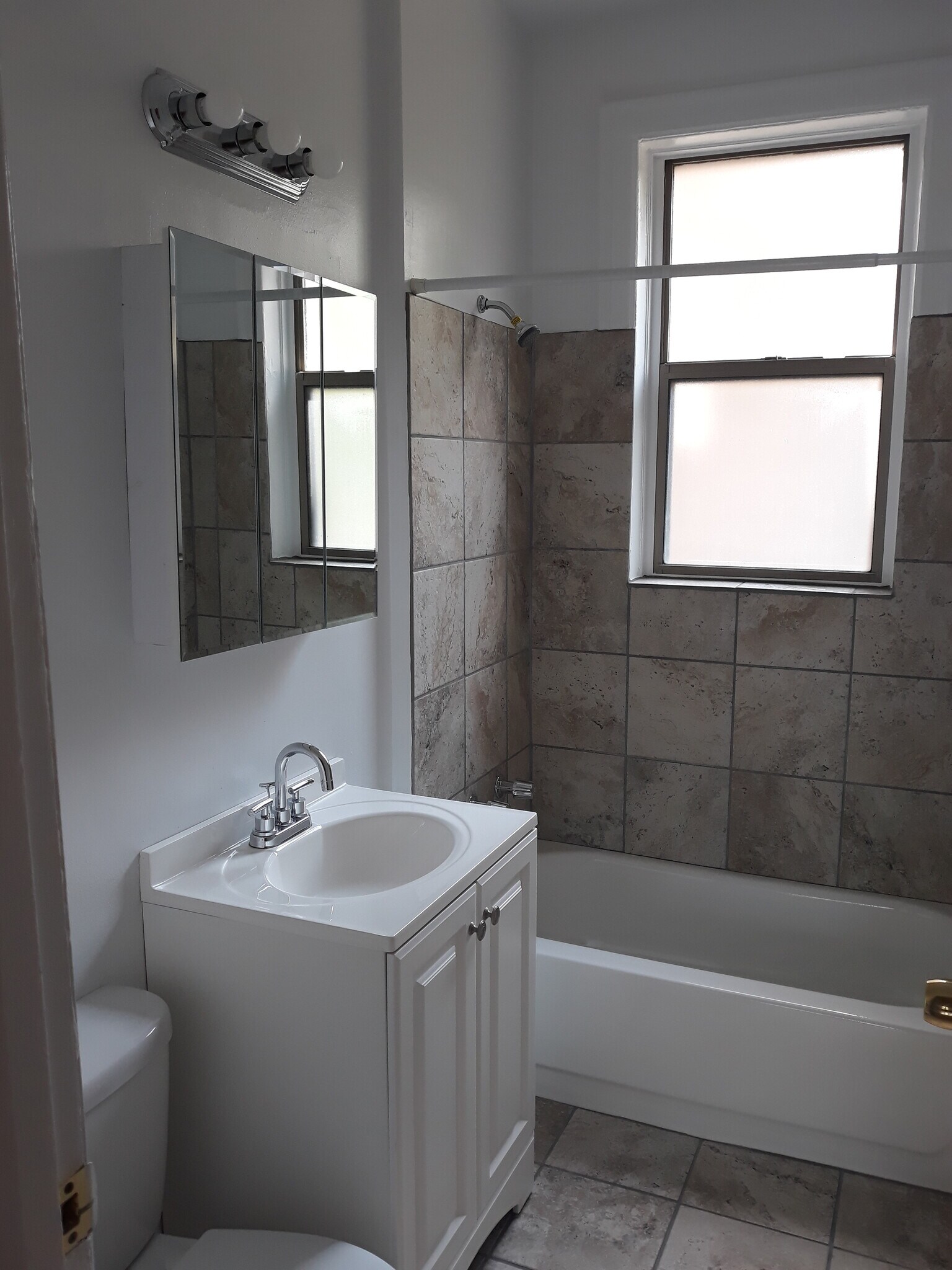 Building Photo - 1367 W Estes Ave