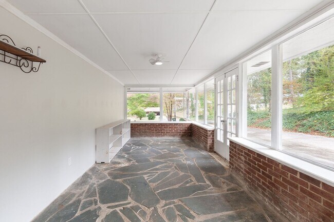 Building Photo - Very Spacious 4/3 w/ Finished Basement in Great Smyrna Location!