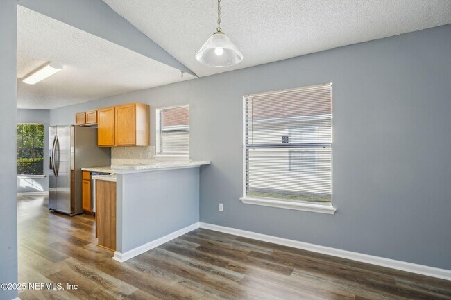 Building Photo - 8047 Beaver Creek Dr