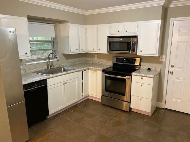 Building Photo - 1701 Kemper Ln SW