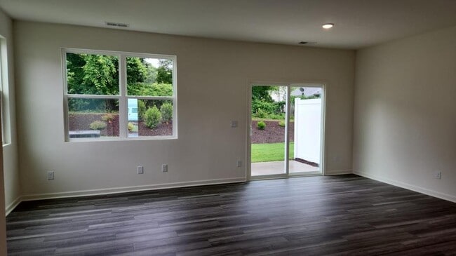 Building Photo - 2624 Westell Wy