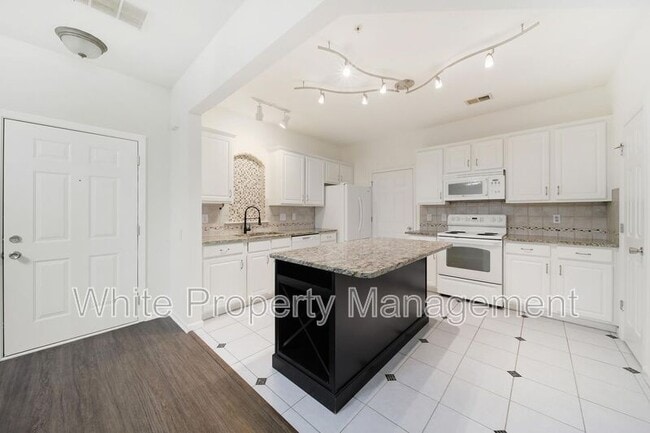 Building Photo - 15011 Santa Lucia Dr