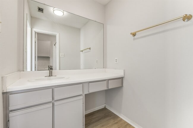 Building Photo - 10007 Emerald Creek Dr