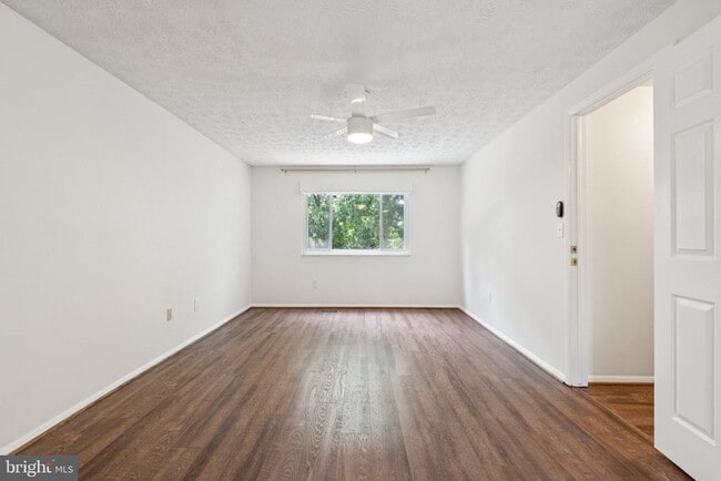Building Photo - 115 S Dickenson Ave