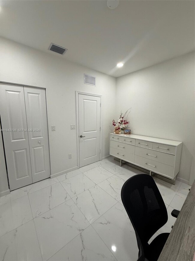 Building Photo - 21432 NE 2nd Path