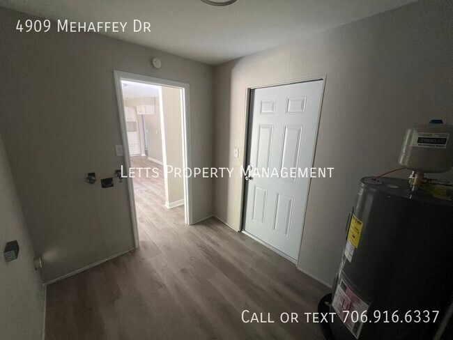 Building Photo - Beautifully remodeled brick ranch with a c...