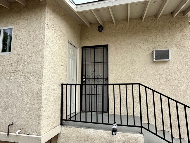 Building Photo - 2522-2524 Lancaster Ave