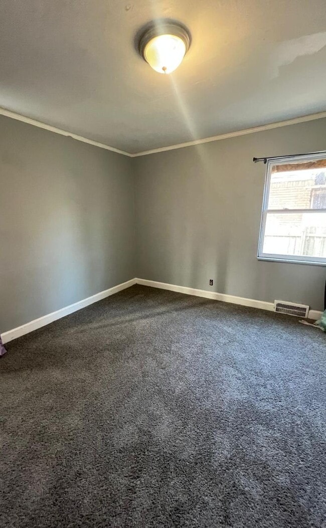 Building Photo - 10141 Roxbury St