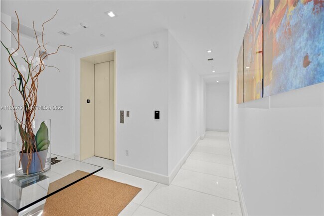 Building Photo - 16901 Collins Ave