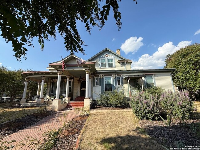 Primary Photo - 437 W Magnolia Ave