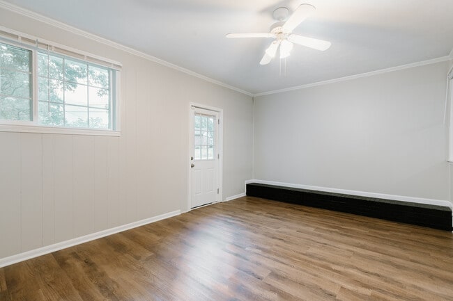 Den/Bonus room - 5 W Gantt Cir