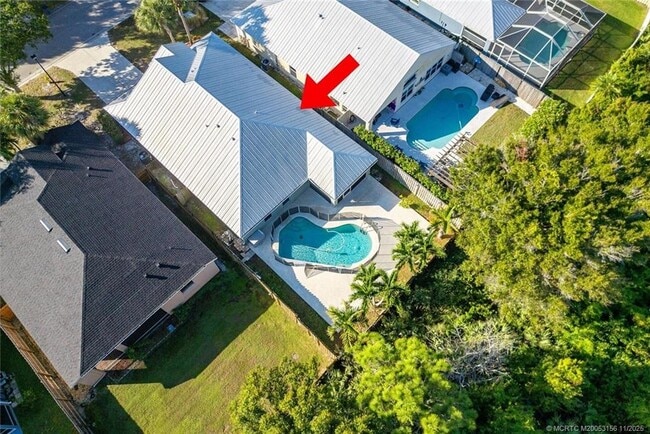 Building Photo - 920 NW Waterlily Pl