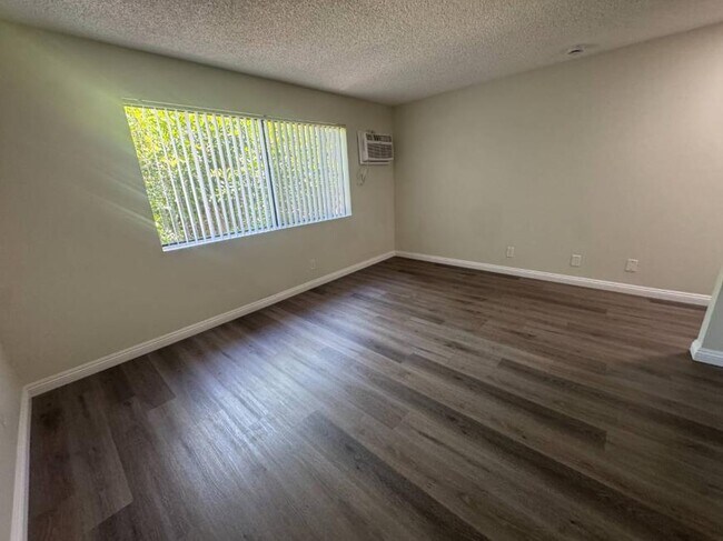 Building Photo - 0.0 bedroom in Sunland California 91040