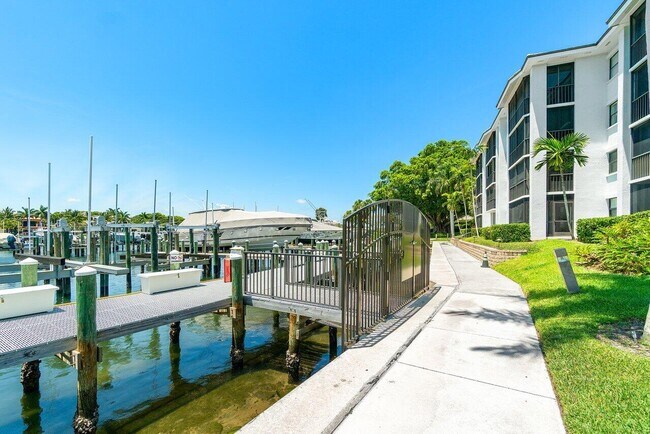 Building Photo - 342 Bay Colony Dr N