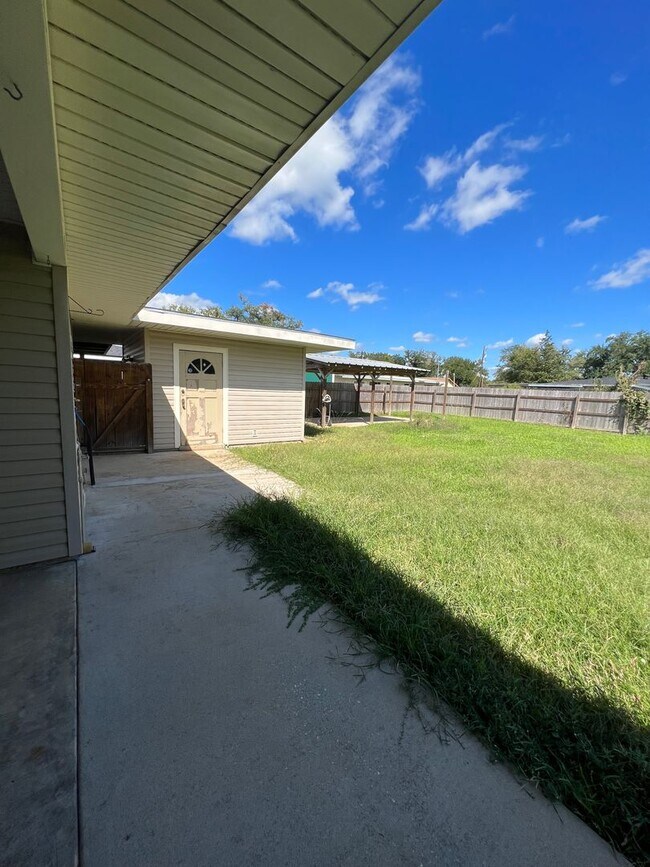 Building Photo - Home for lease